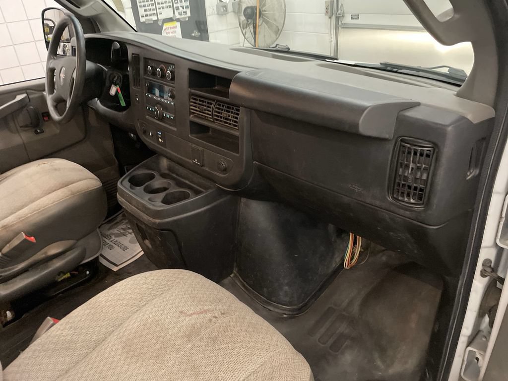 Used 2017 GMC Savana 2500 RWD image 18