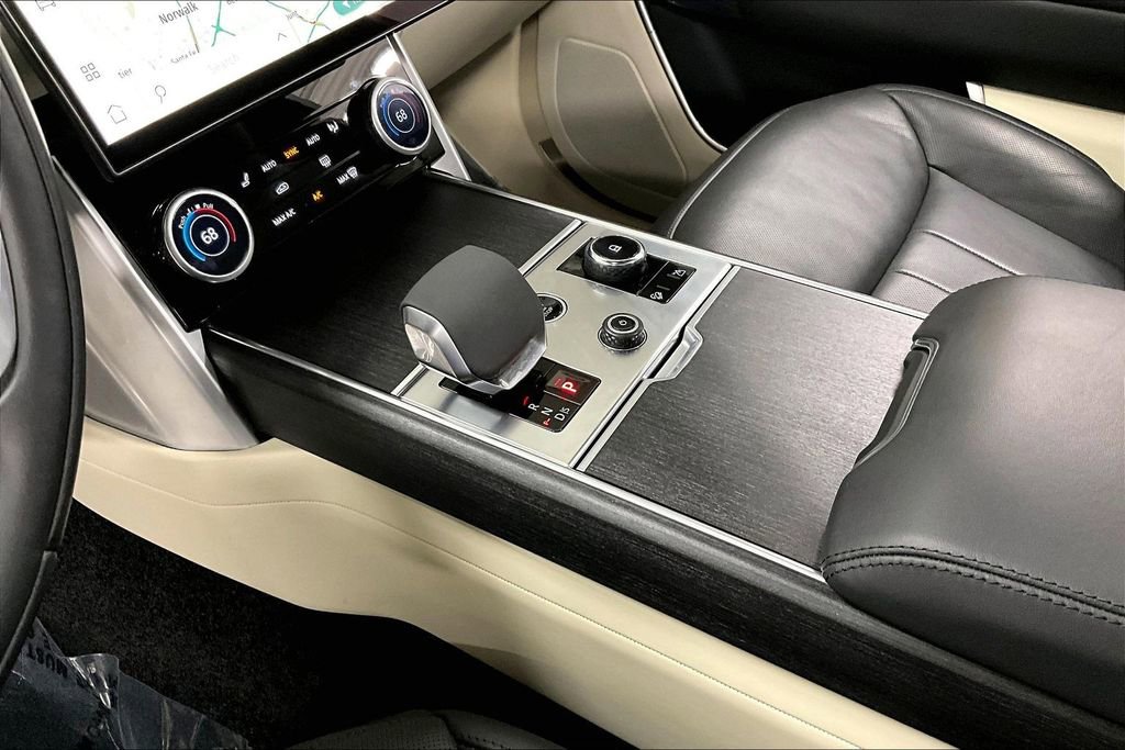 Certified 2023 Land Rover Range Rover SE image 16