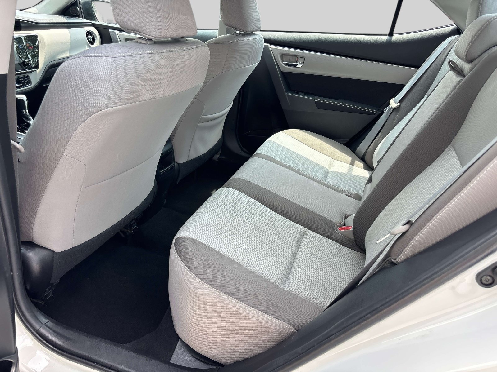 Used 2018 Toyota Corolla LE FWD image 7