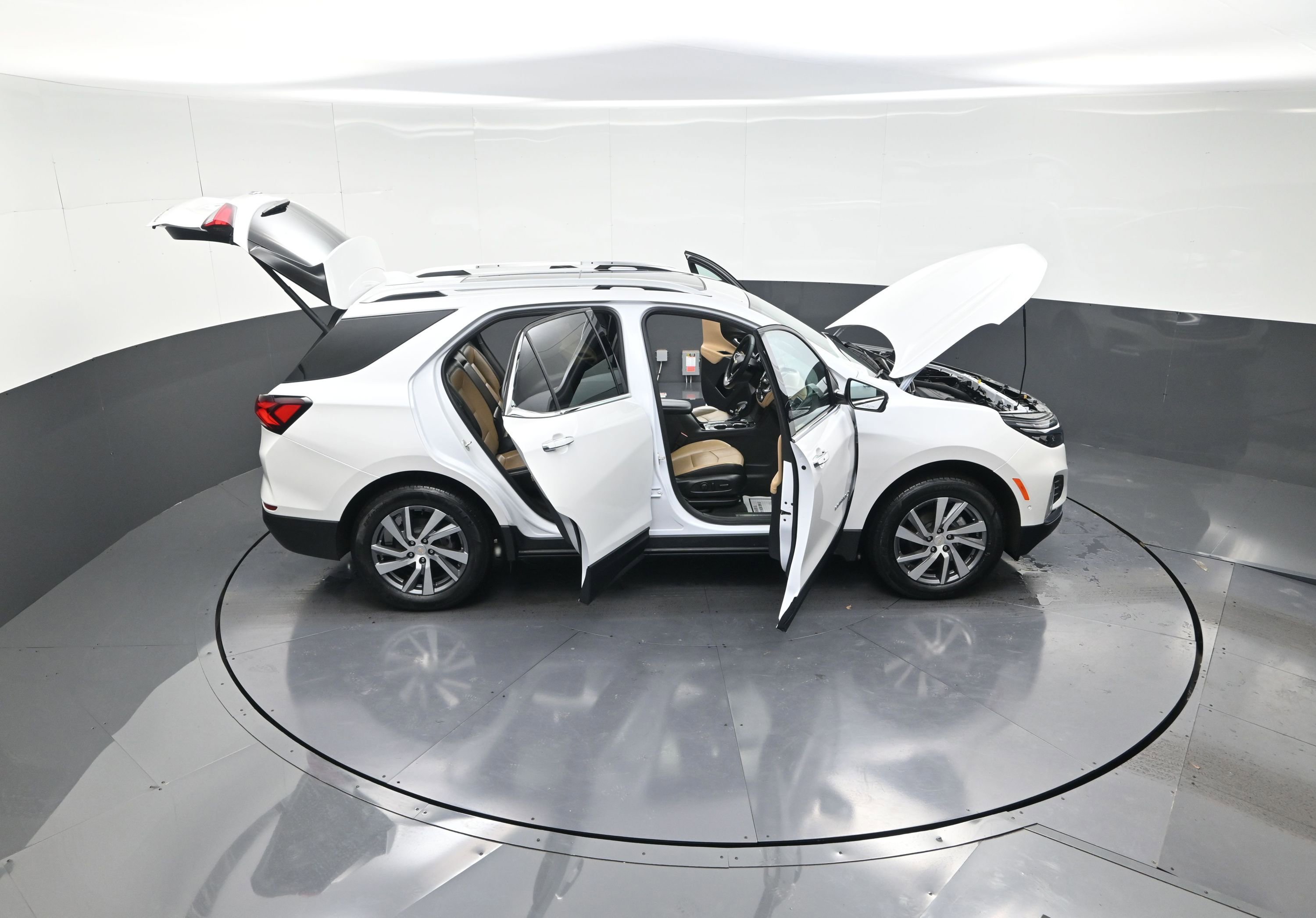 Used 2023 Chevrolet Equinox Premier image 13