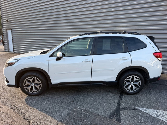 Used 2024 Subaru Forester Premium AWD/4WD image 2