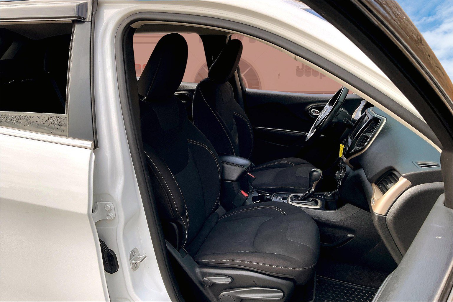 Used 2016 Jeep Cherokee Latitude w/ Cold Weather Group image 7