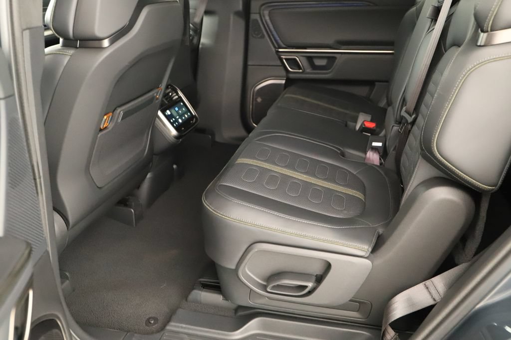 Used 2024 Rivian R1S Adventure AWD/4WD image 27