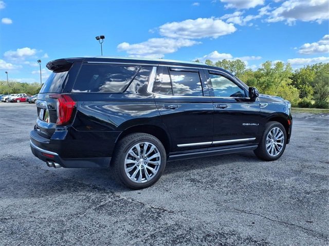 Used 2021 GMC Yukon Denali w/ Denali Premium Package image 12