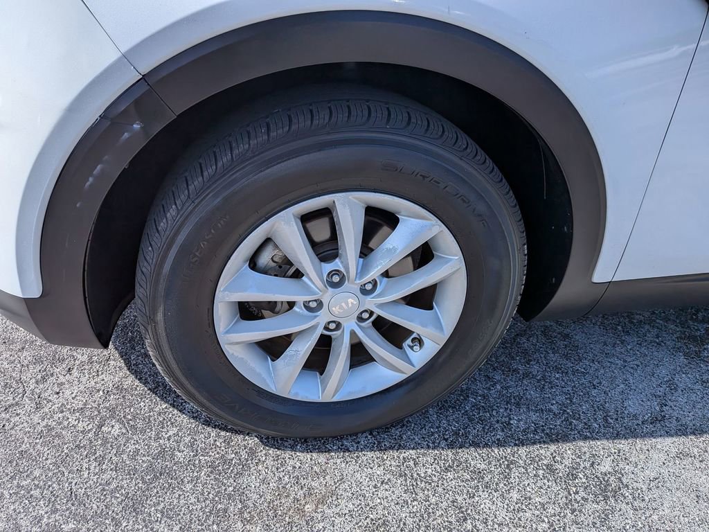 Used 2018 Kia Sorento LX image 9