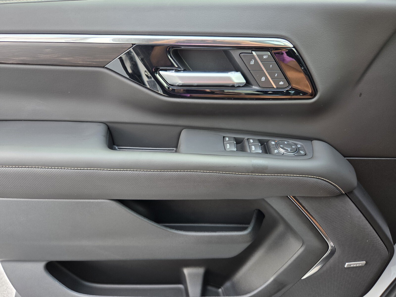 New 2026 Chevrolet Suburban Premier AWD/4WD image 14