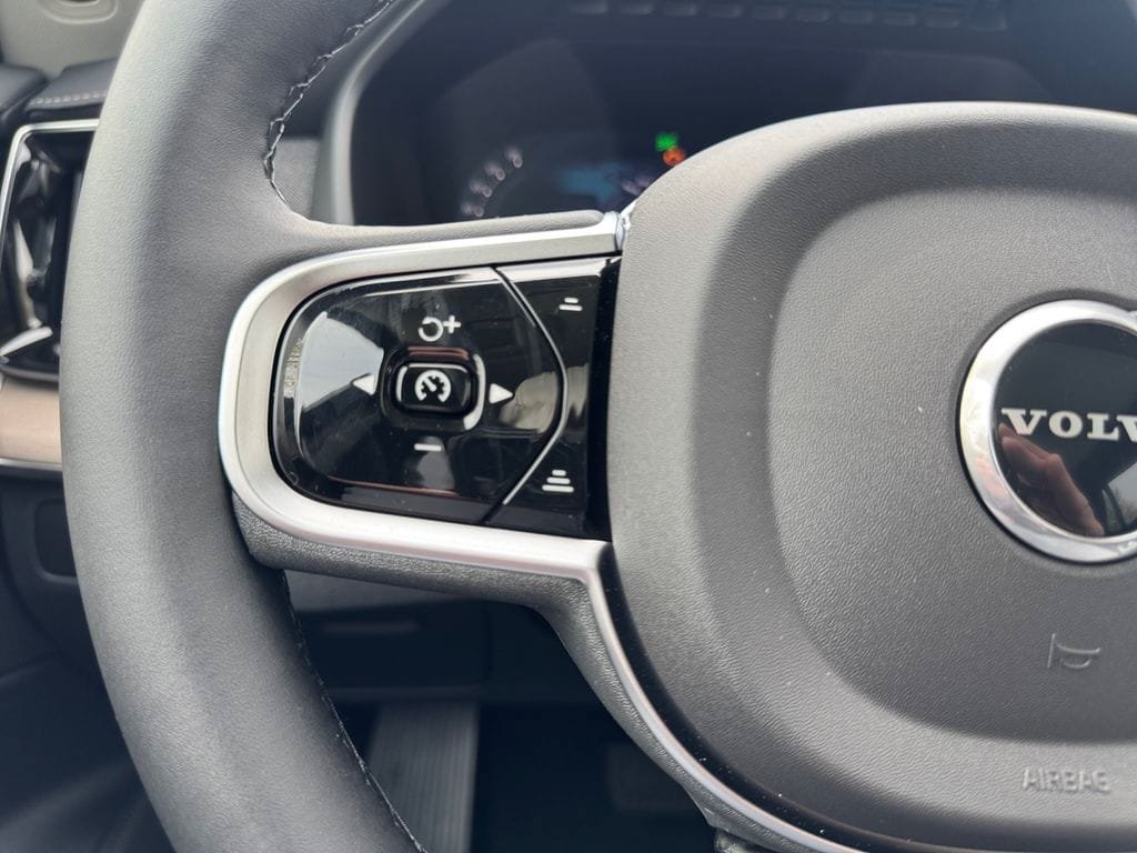 New 2026 Volvo XC90 B6 Plus w/ Protection Package Premier AWD/4WD image 16