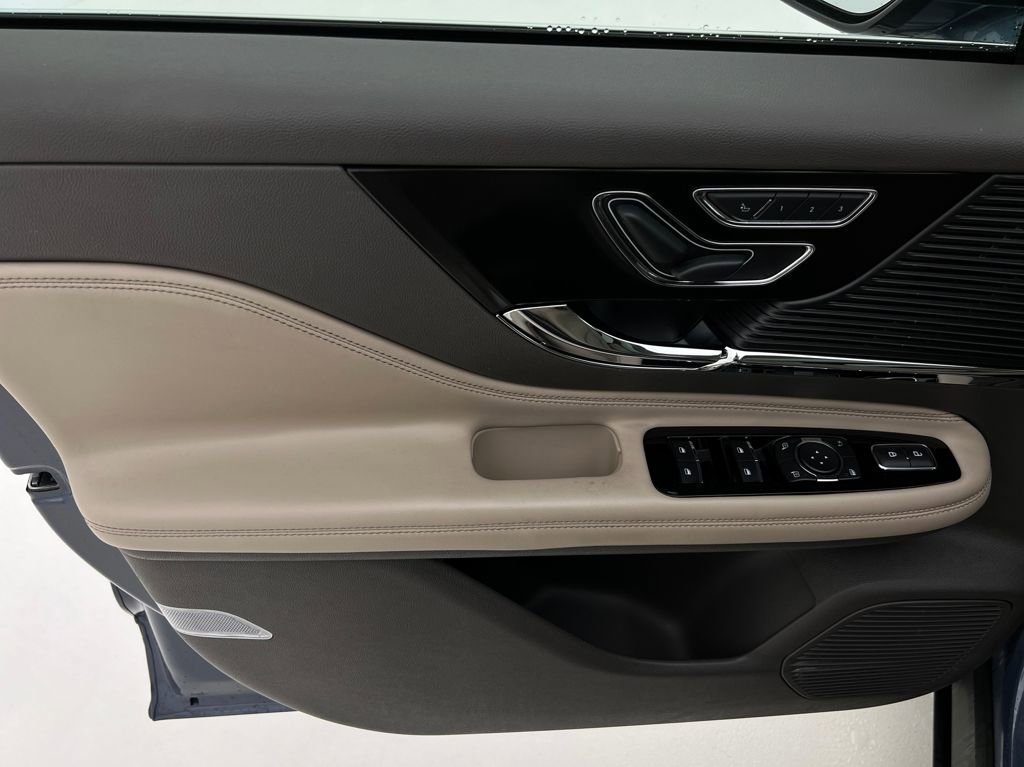 Used 2022 Lincoln Corsair AWD w/ Premium Package image 25