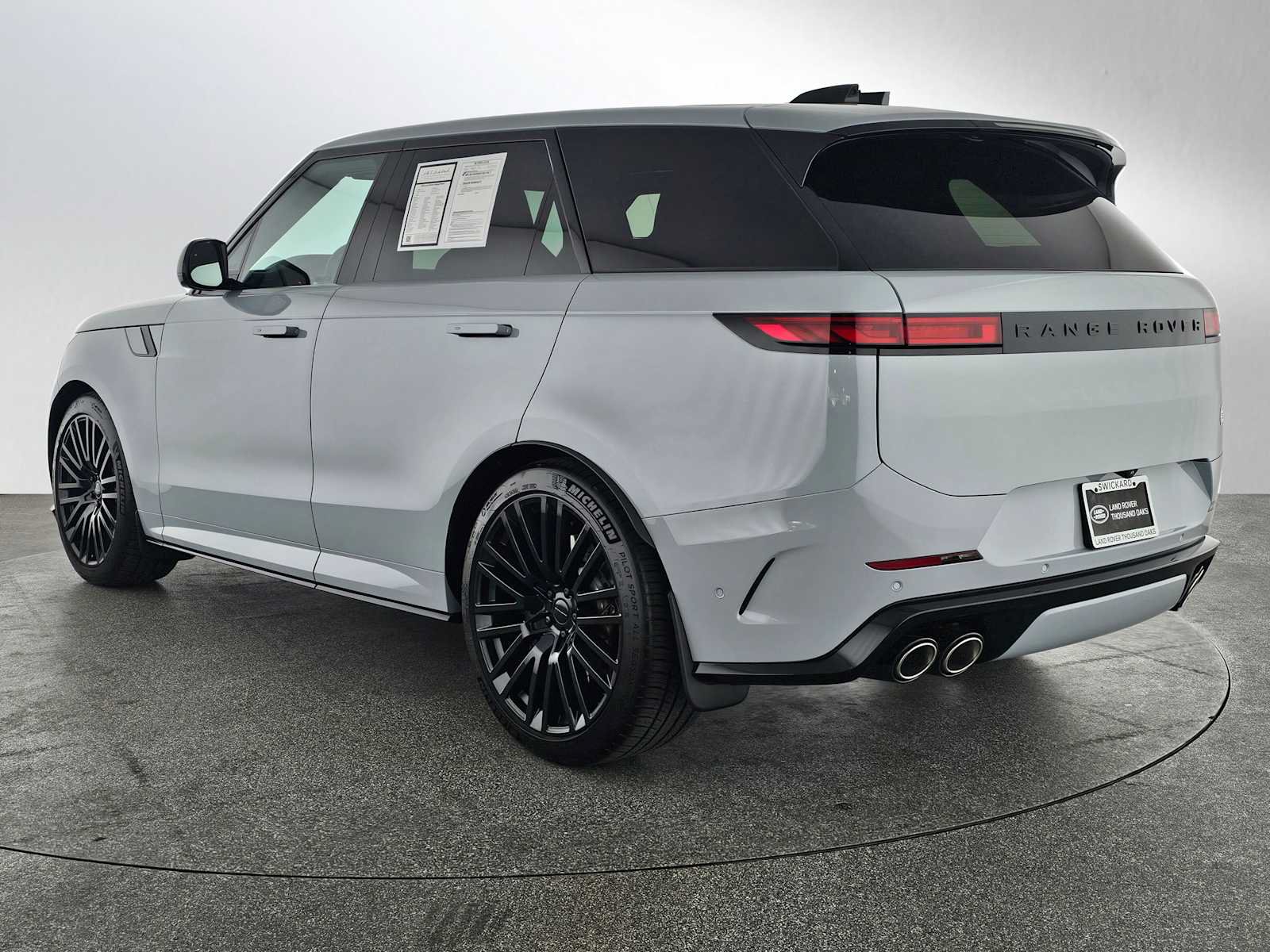 Used 2026 Land Rover Range Rover Sport SV AWD/4WD image 3