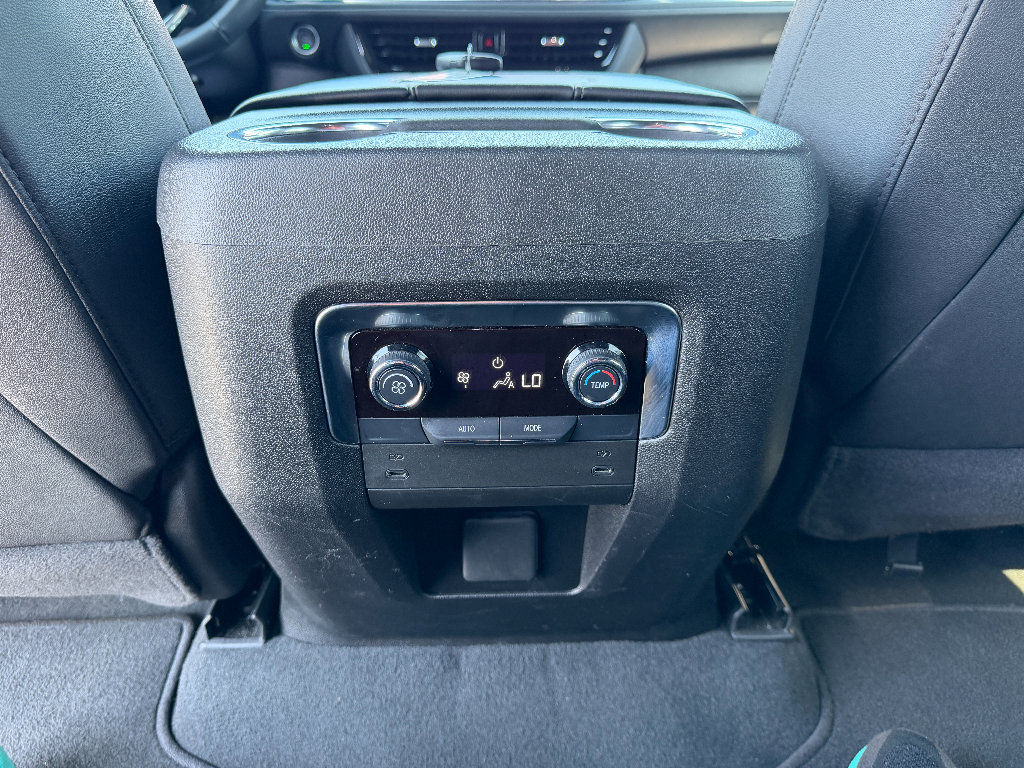 Used 2025 Chevrolet Suburban Z71 AWD/4WD image 21