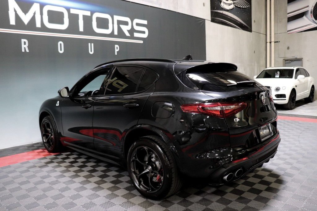 Used 2022 Alfa Romeo Stelvio Quadrifoglio w/ Active Assist Plus Package AWD/4WD image 4