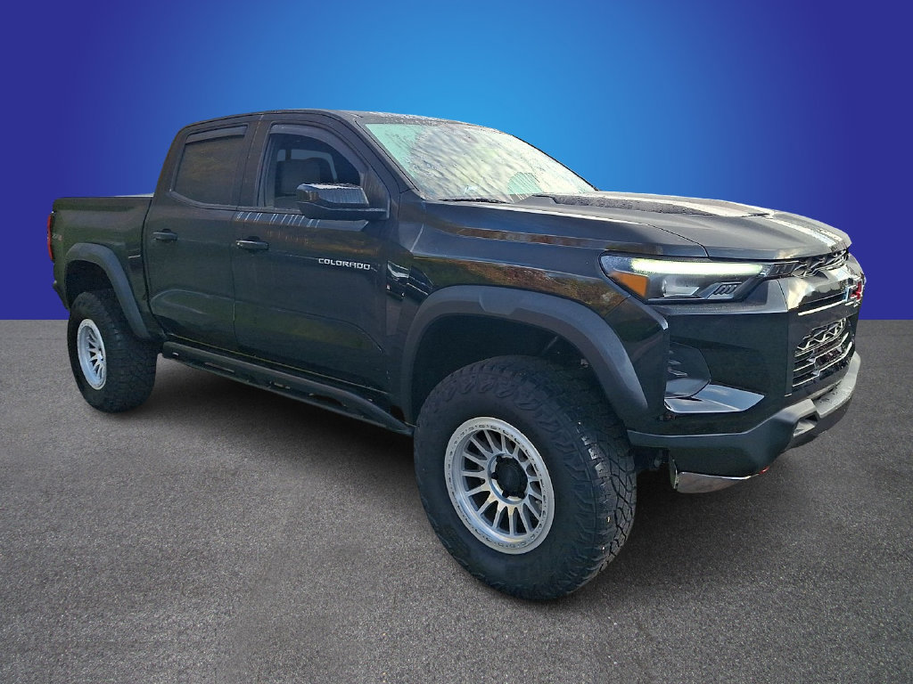 Used 2024 Chevrolet Colorado ZR2 w/ Safety Package AWD/4WD image 3