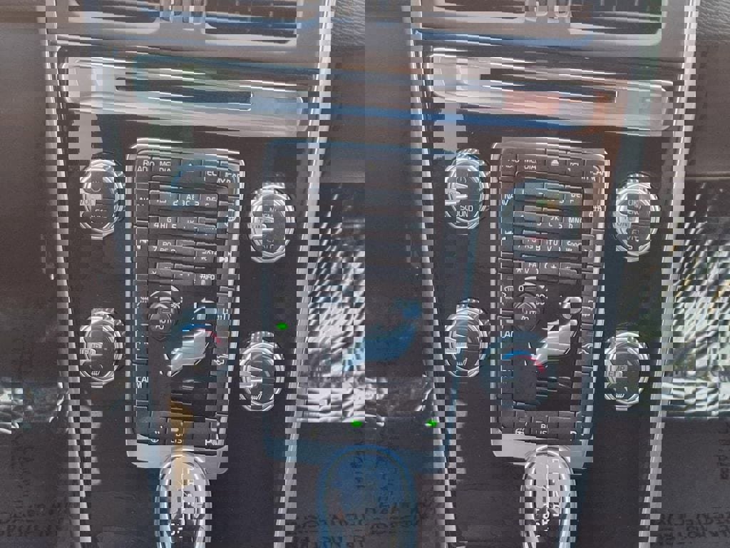 Used 2015 Volvo XC60 T5 w/ Climate Package AWD/4WD image 17