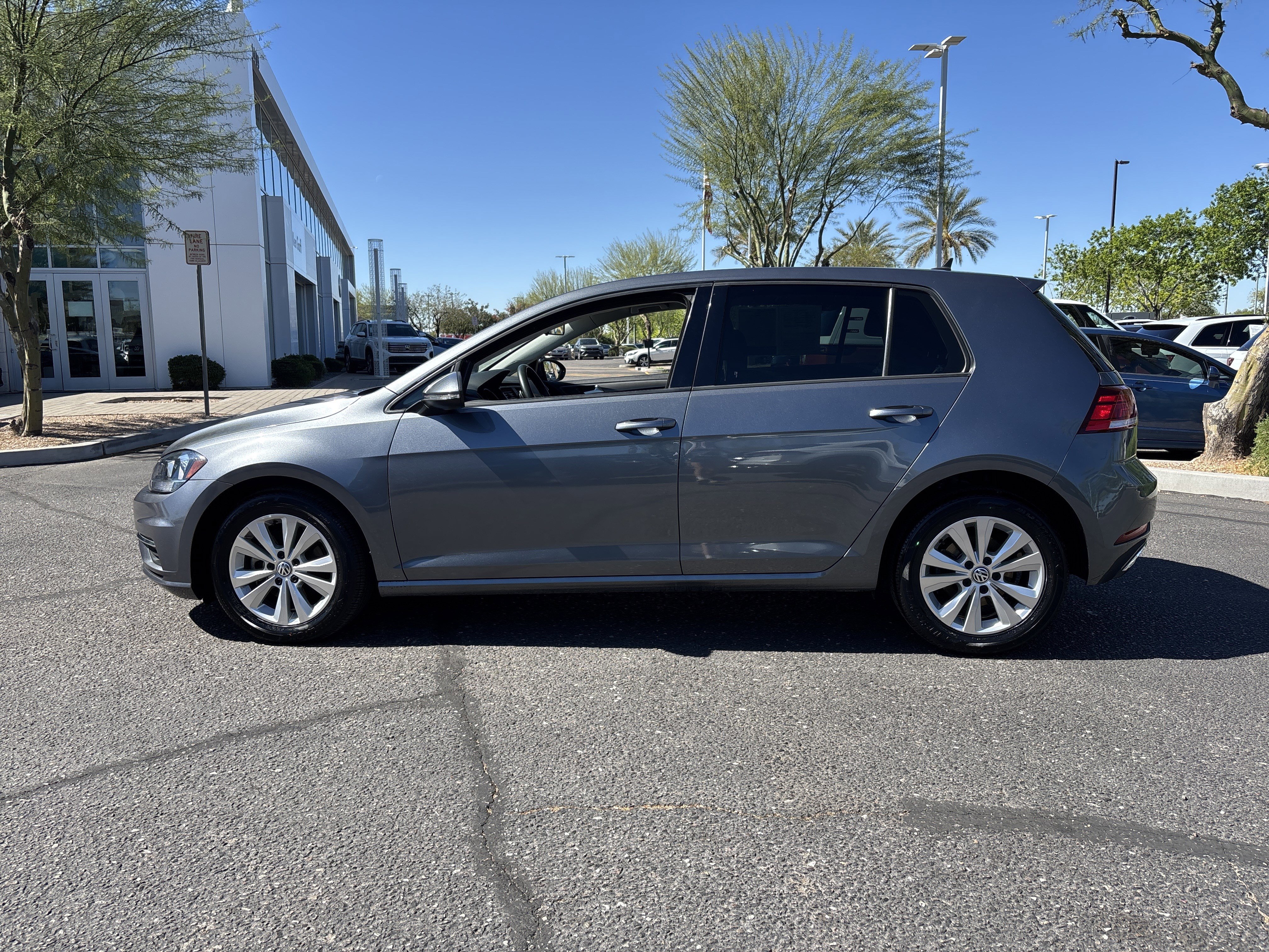 Used 2021 Volkswagen Golf 4-Door image 2