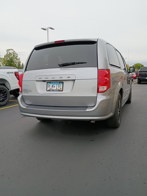 Used 2017 Dodge Grand Caravan SE FWD image 2