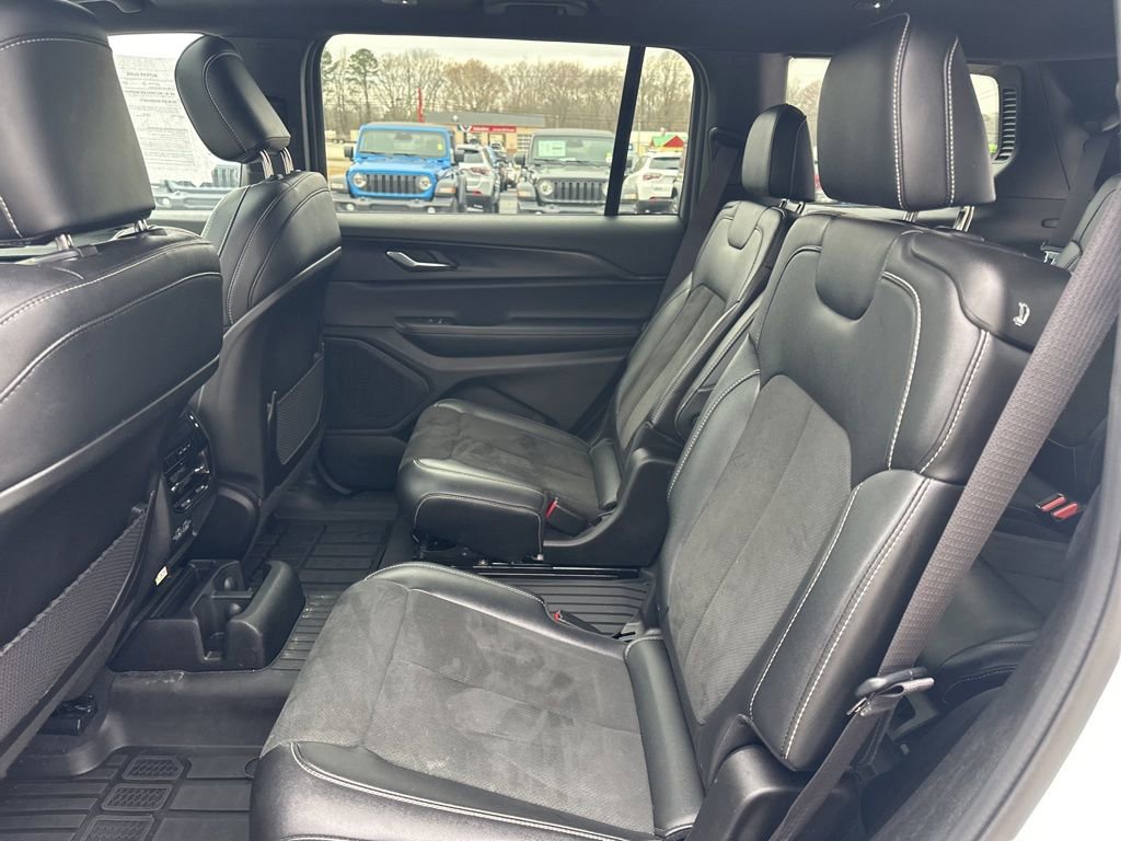 Used 2025 Jeep Grand Cherokee L Altitude image 23