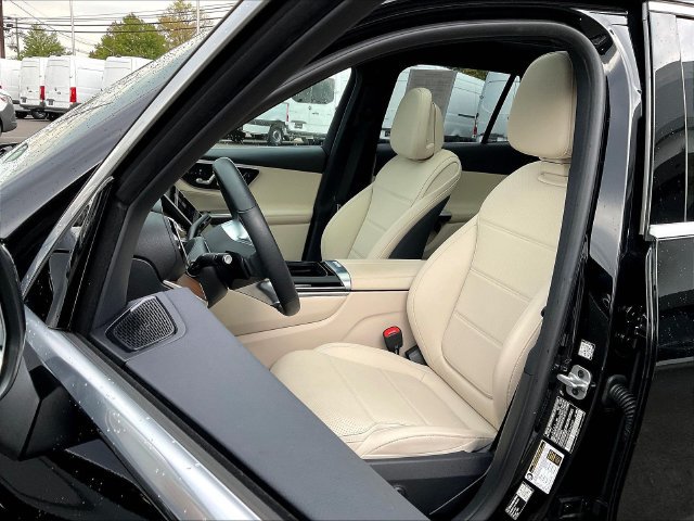 Used 2026 Mercedes-Benz GLC 300 4MATIC image 23