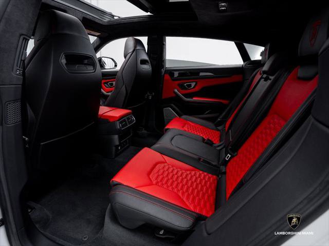 Used 2022 Lamborghini Urus AWD/4WD image 48