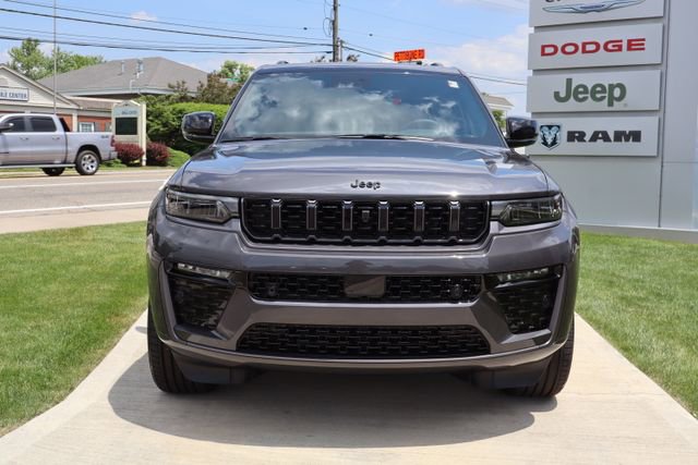 New 2026 Jeep Grand Cherokee Summit AWD/4WD image 5