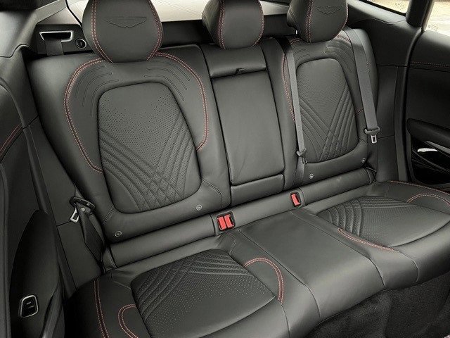 Used 2023 Aston Martin DBX image 17