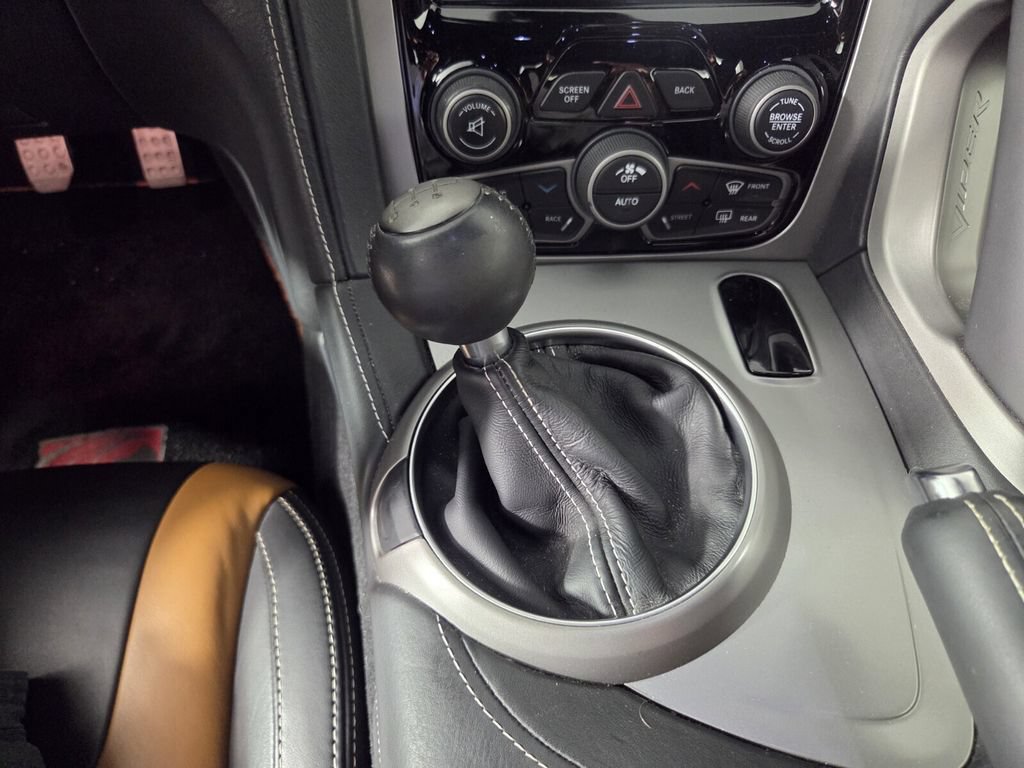 Used 2014 SRT Viper GTS w/ GTS Laguna Interior Package RWD image 15