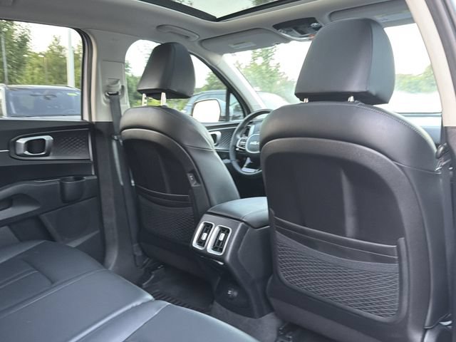 Used 2024 Kia Sorento S w/ Panoramic Sunroof Package FWD image 17