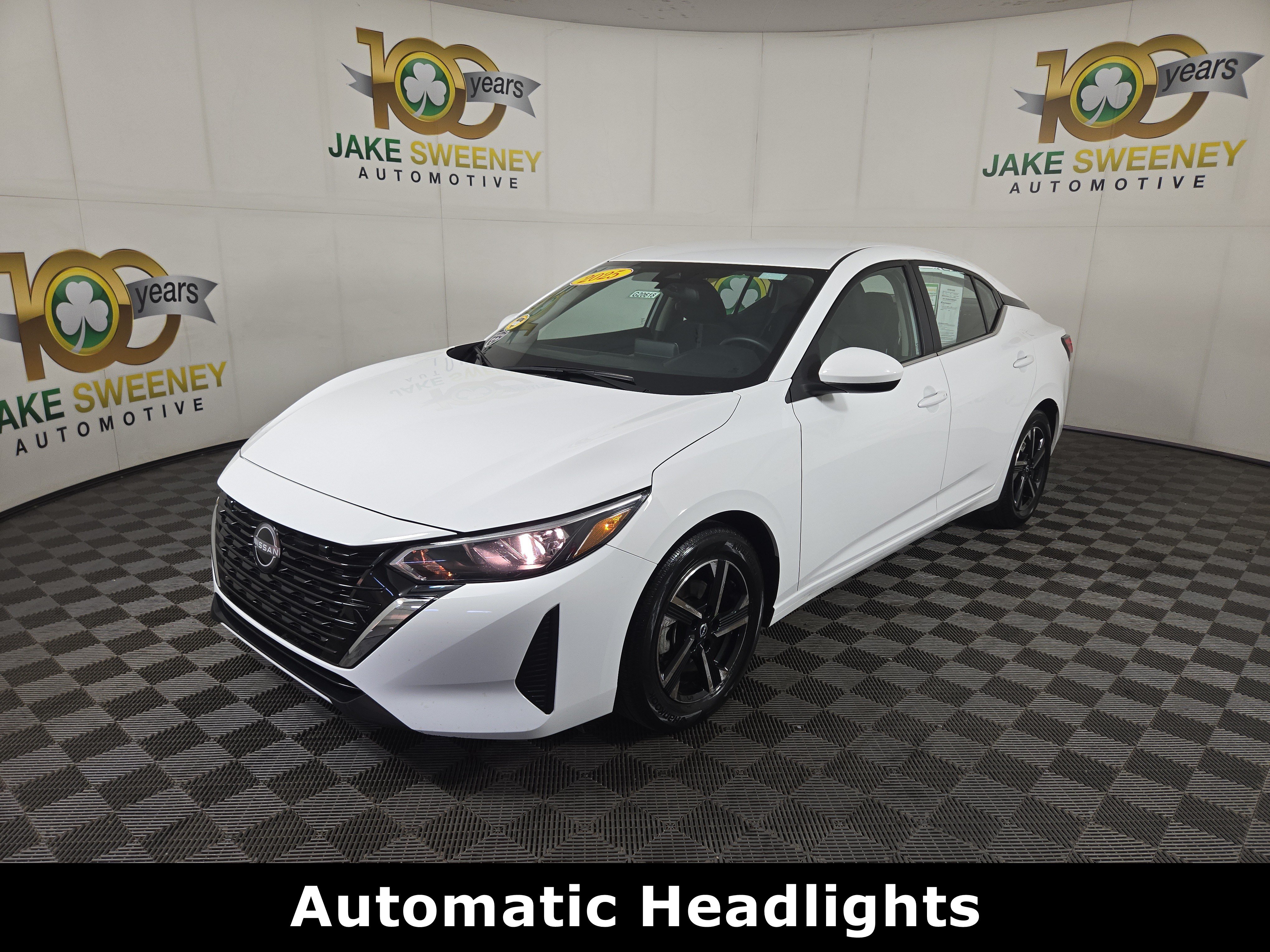 Used 2025 Nissan Sentra SV FWD image 3