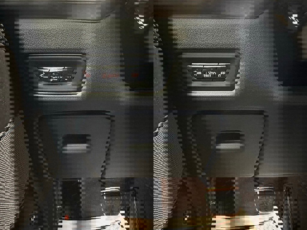 Used 2026 BMW X5 xDrive50e image 17