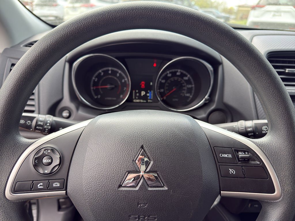 Used 2025 Mitsubishi Outlander Sport ES AWD/4WD image 18