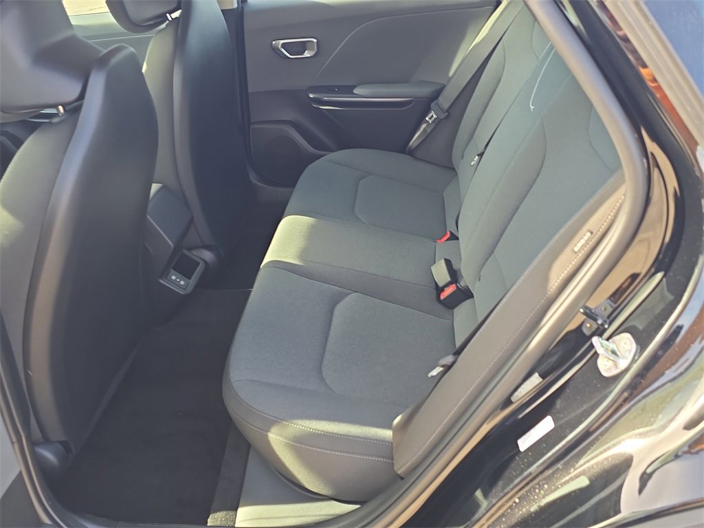 New 2025 Kia K4 LXS image 18