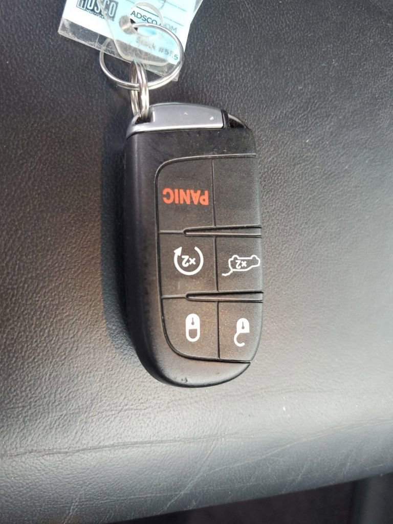 Used 2017 Jeep Grand Cherokee Limited image 33