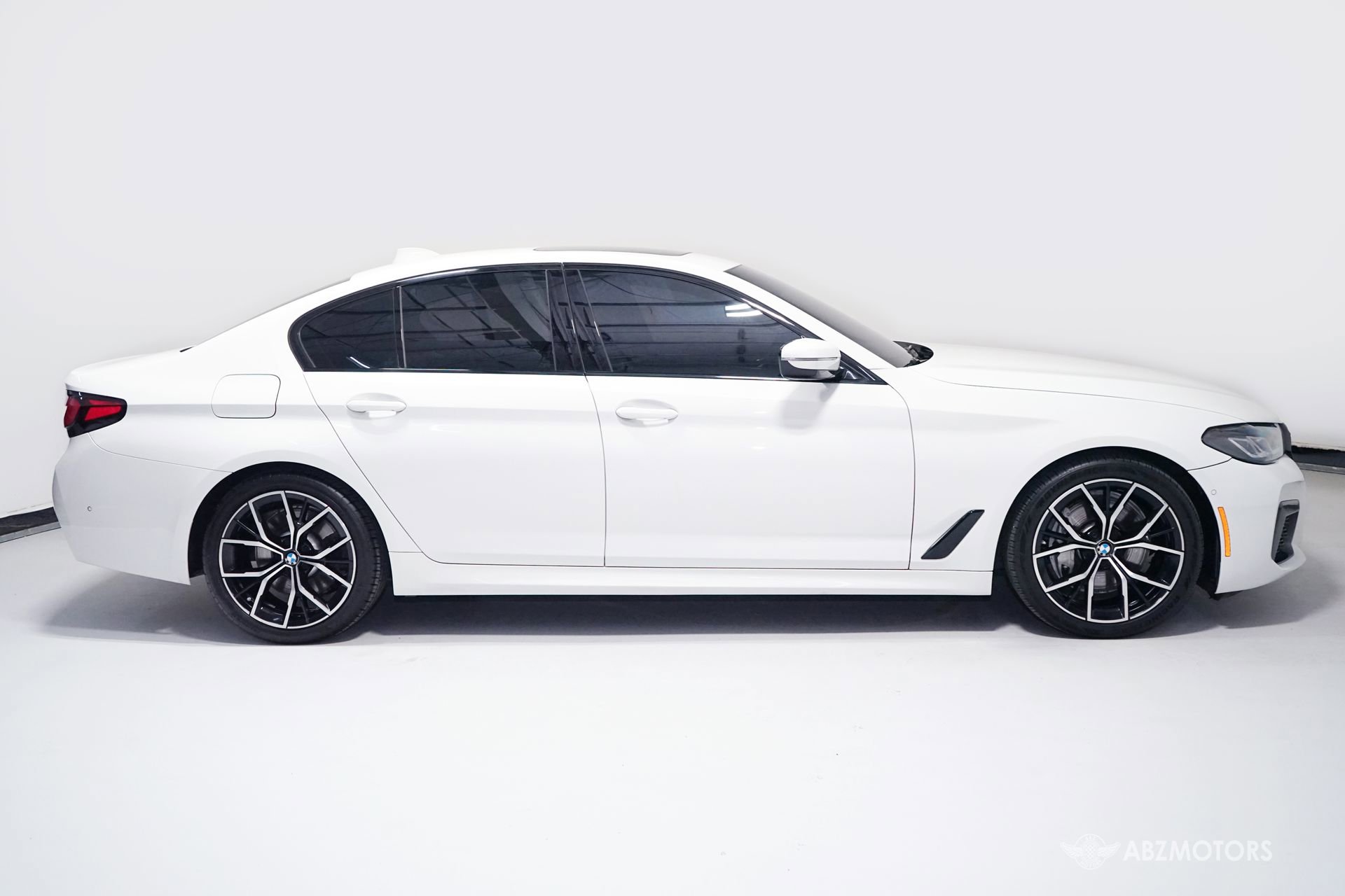 Used 2022 BMW 540i w/ M Sport Package RWD image 3