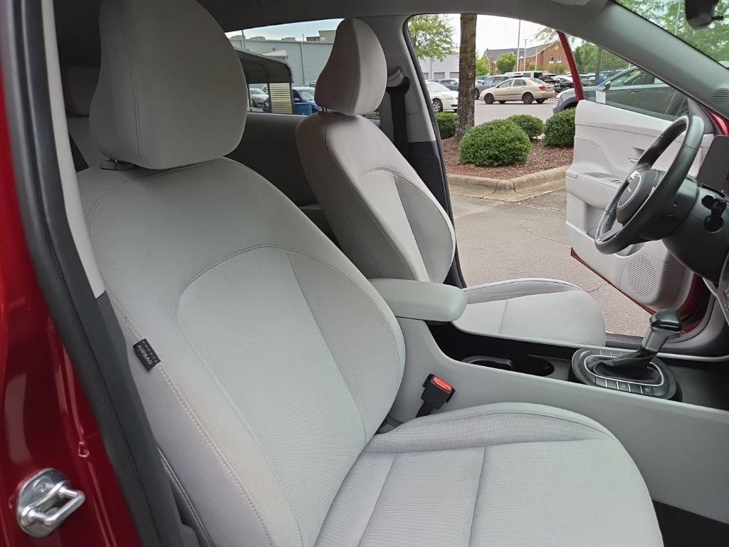 Used 2025 Hyundai Kona SEL FWD image 39