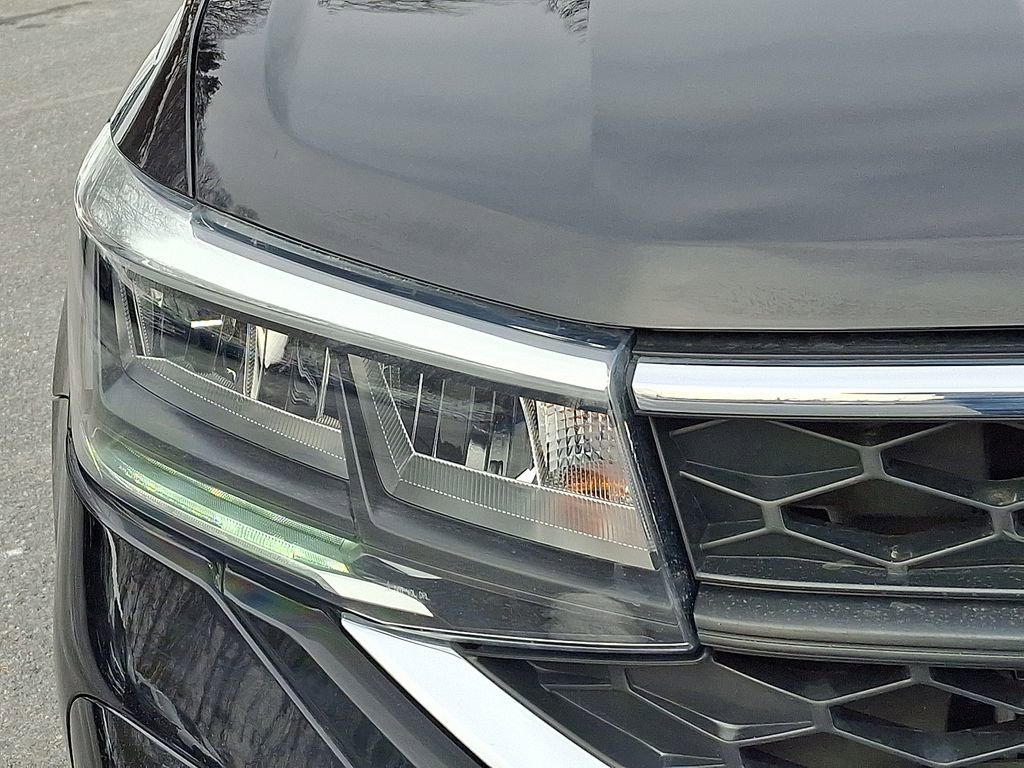 Used 2023 Volkswagen Taos SE image 12