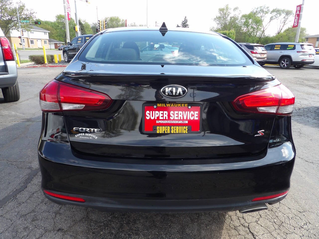 Used 2017 Kia Forte S FWD image 2