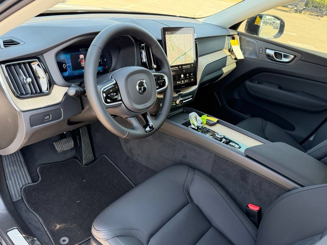 New 2027 Volvo XC60 B5 Plus AWD/4WD image 12