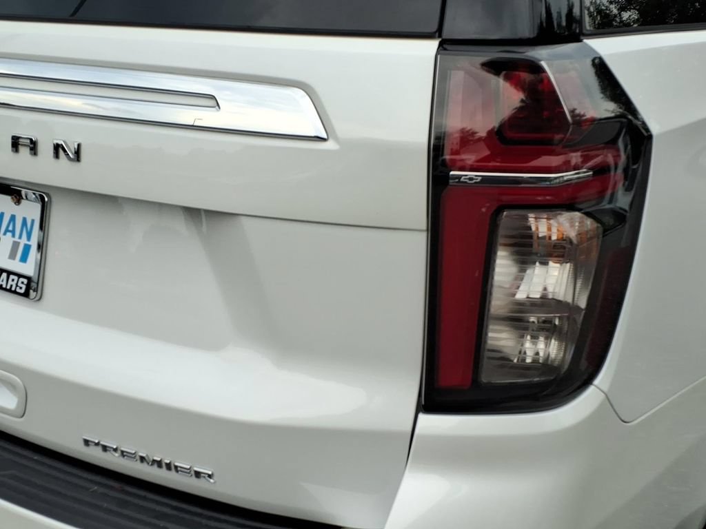 Used 2023 Chevrolet Suburban Premier AWD/4WD image 9