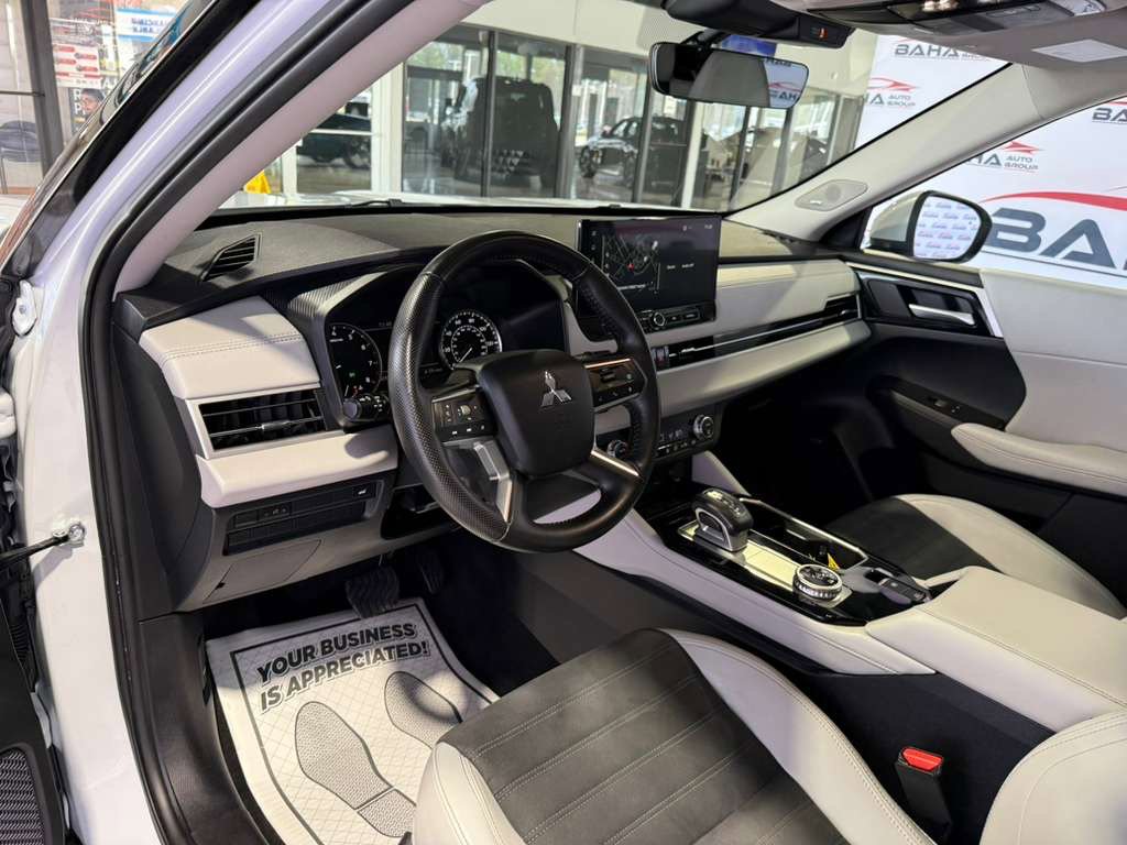 Used 2025 Mitsubishi Outlander Trail Edition image 33