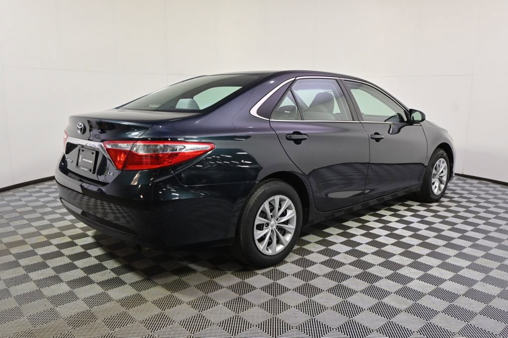 Used 2015 Toyota Camry LE image 7