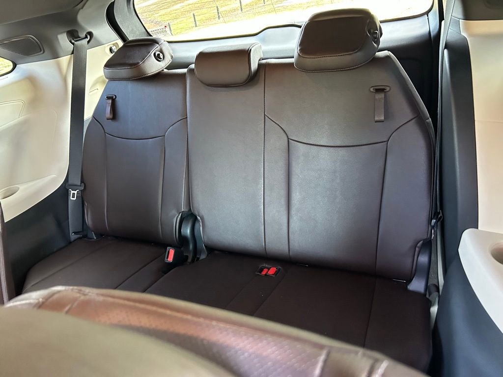 Used 2023 Toyota Sienna Platinum image 13