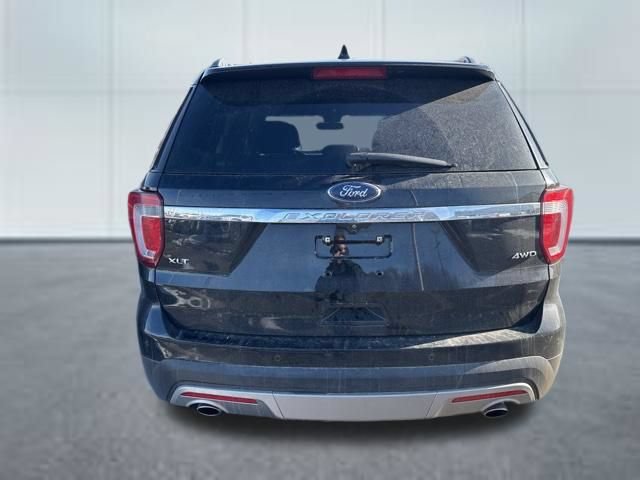 Used 2017 Ford Explorer XLT w/ XLT Technology Feature Bundle AWD/4WD image 3