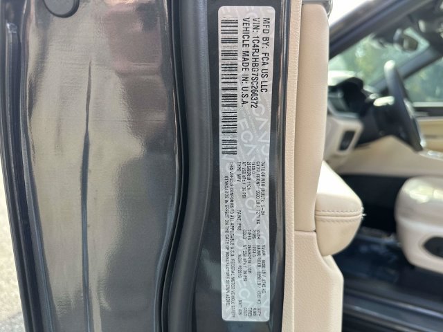 Certified 2025 Jeep Grand Cherokee Limited AWD/4WD image 40