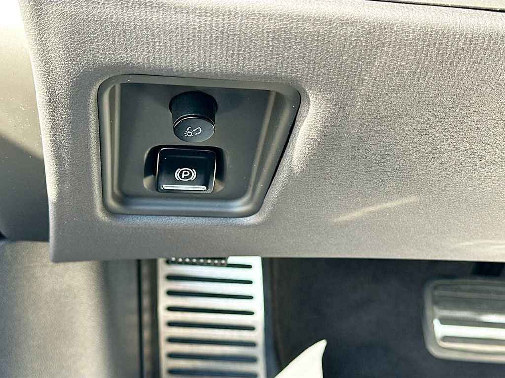 Used 2024 Chevrolet Corvette Stingray Coupe w/ 1LT image 10