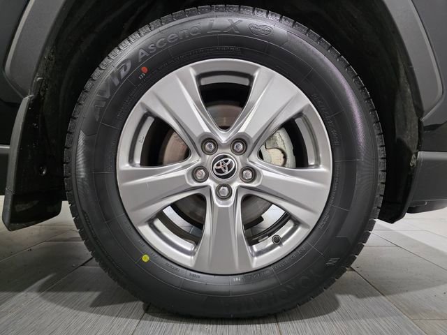 Used 2025 Toyota RAV4 LE AWD/4WD image 25