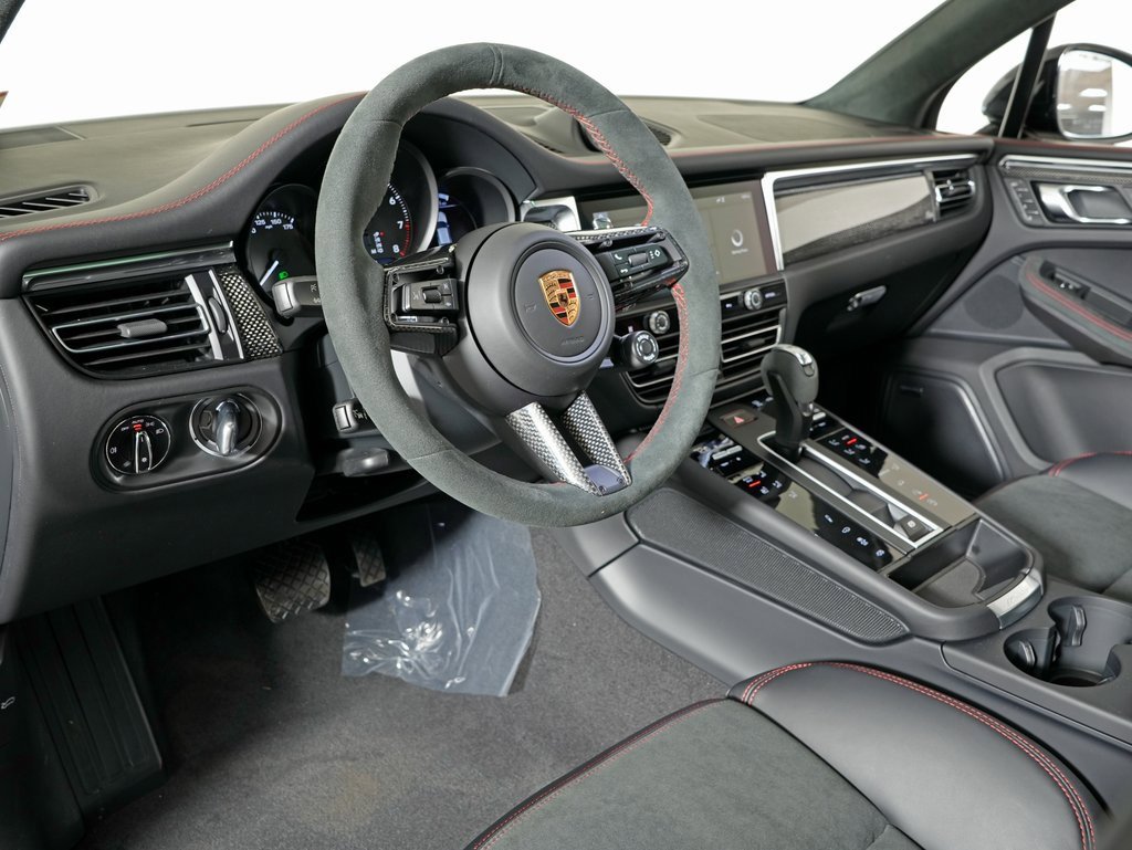 New 2026 Porsche Macan GTS image 4