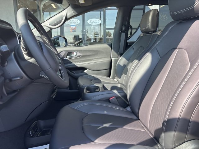 New 2026 Chrysler Pacifica Select image 5