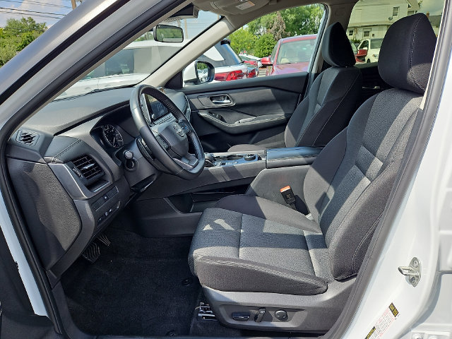 Used 2025 Nissan Rogue SV AWD/4WD image 14