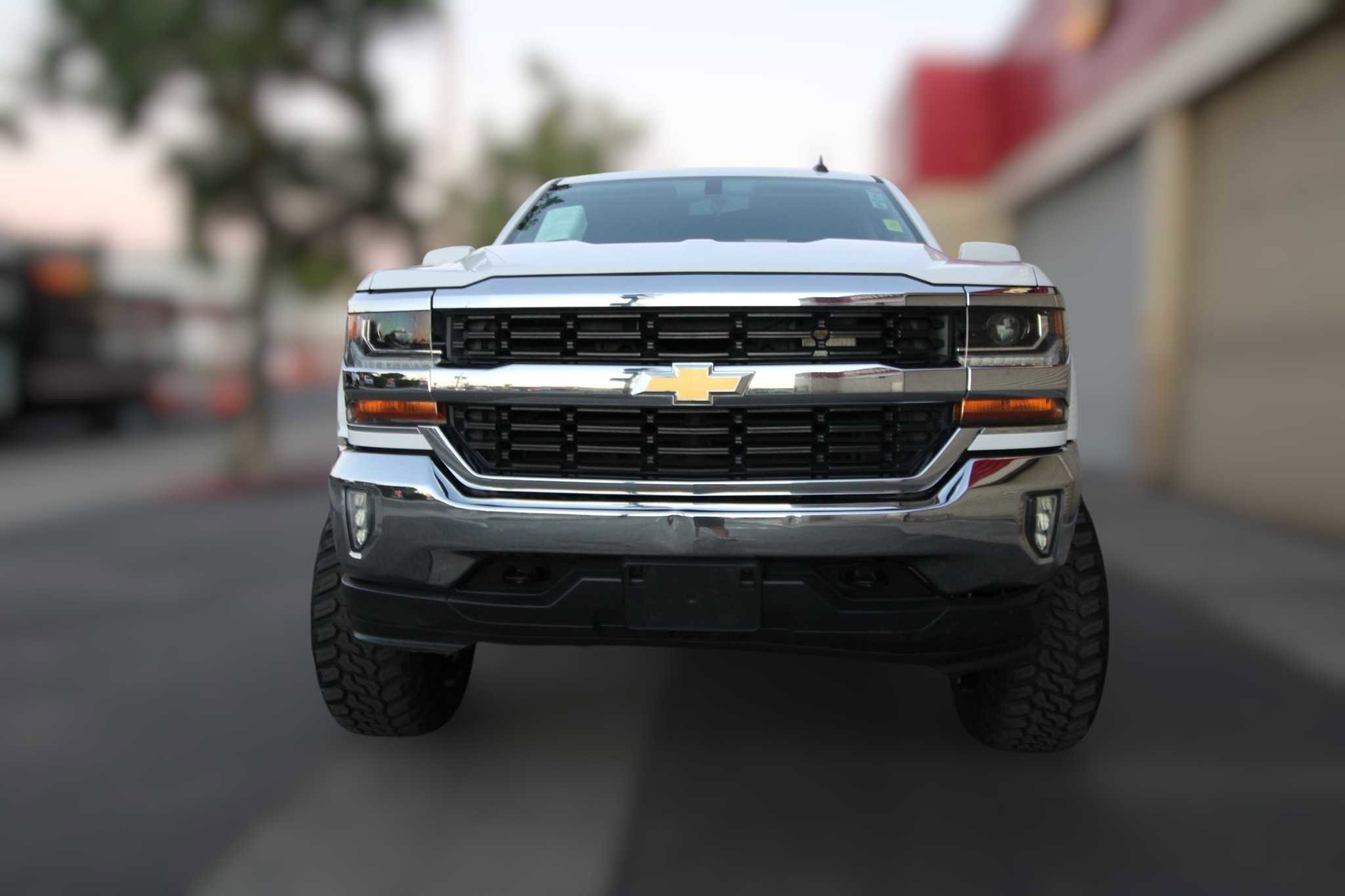 Used 2018 Chevrolet Silverado 1500 LT w/ All Star Edition image 3