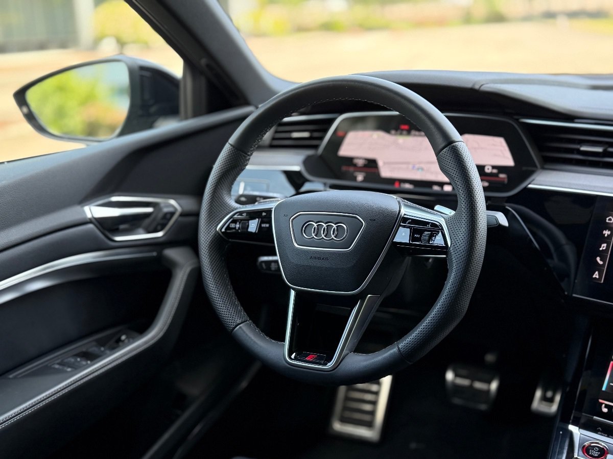 Used 2024 Audi SQ8 e-tron Prestige w/ Prestige Package AWD/4WD image 20