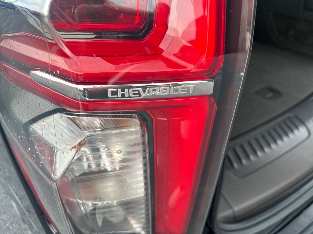 Used 2024 Chevrolet Suburban LT w/ Luxury Package image 25